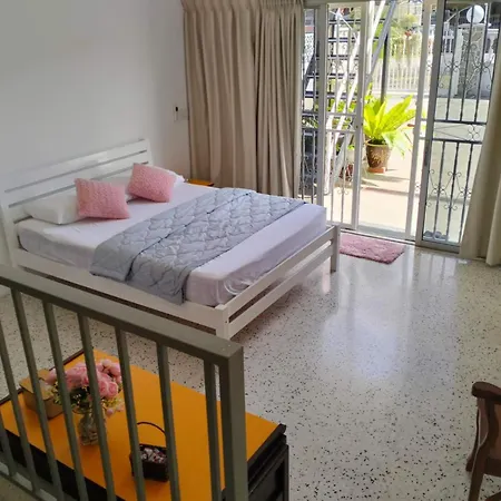 阳台民宿 16 Terrace Kluang Bagian luar foto