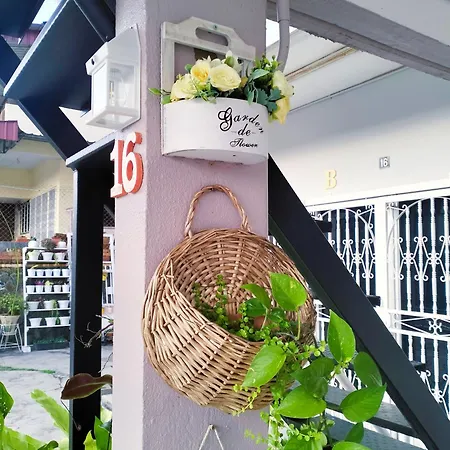 阳台民宿 16 Terrace Kluang Bagian luar foto